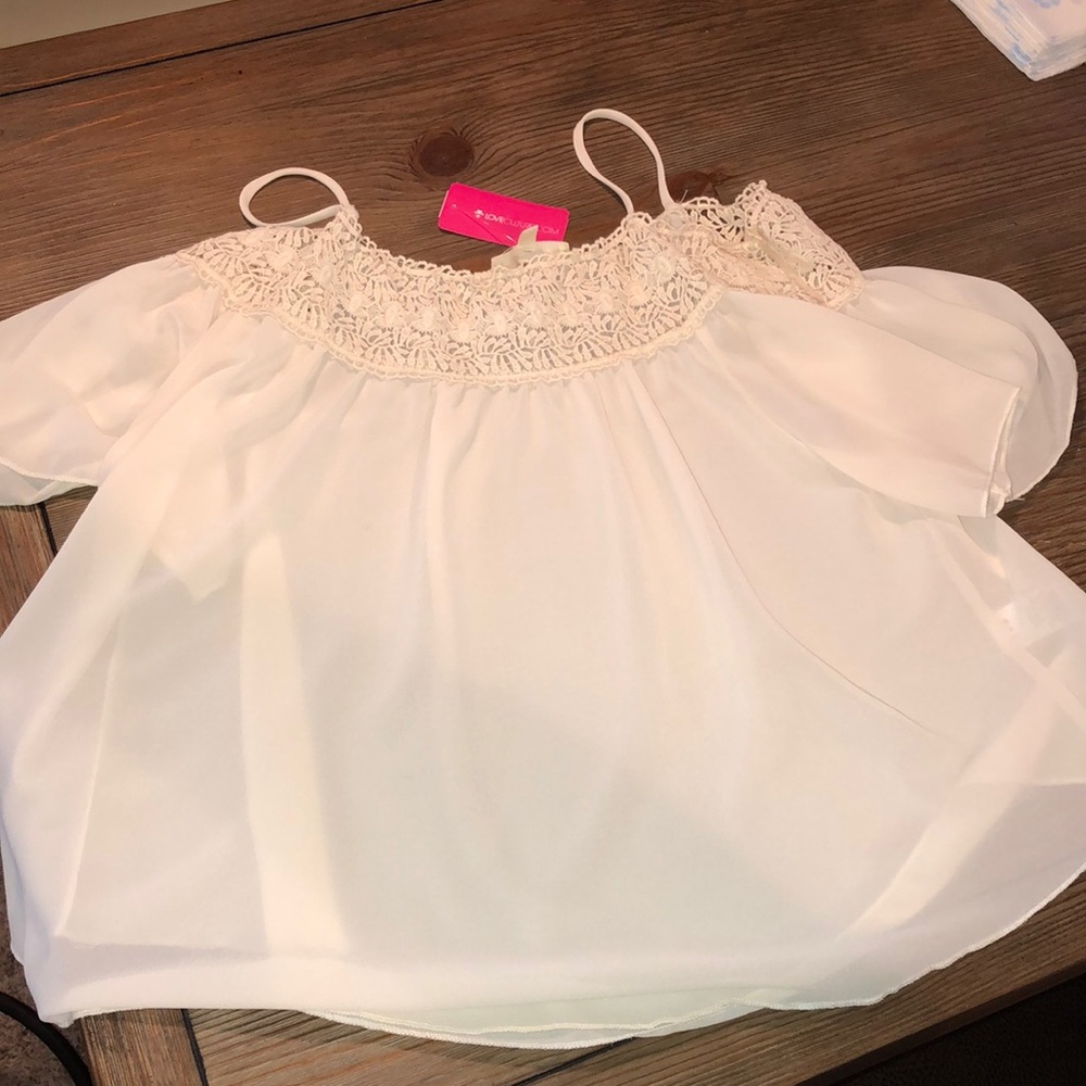 Love Culture. Off the Shoulder Top.